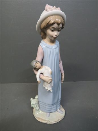 LLADRO Belinda With Her Doll Figurine