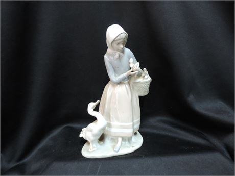 LLADRO Fine Art Porcelain Sculpture 'Shepherdess with Ducks' / Made in Spain