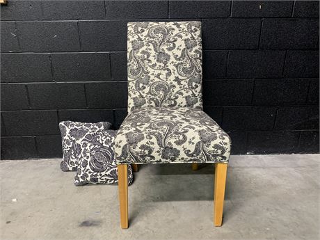 “THOMAS” Side Chair and “WELTED” Pillows