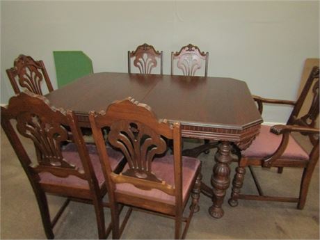 ANTIQUE 1920'S WILLIAM AND MARY DINING ROOM SUITE TABLE AND 6 CHAIRS