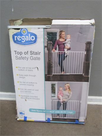 NEW - Regalo Safety Gate - Top or Bottom of Stairs Gate