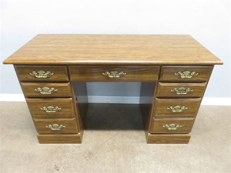 7-Drawer Kneehole Desk