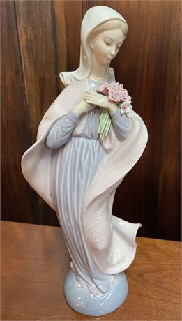 LLADRO Our Lady With Flowers 12.5" Madonna Figurine