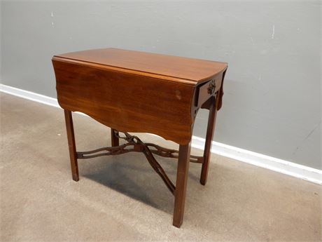 Vintage Williamsburg Galleries Drop Leaf Table with Two Dovetail Drawers