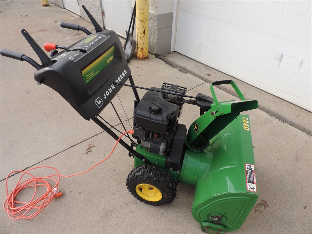 Transitional Design Online Auctions - JOHN DEERE Self Propelled 724D ...