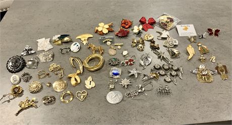 Lot of Fashion Brooches