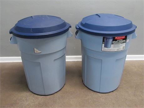 2 Rubbermaid Roughneck 32 Gallon Garbage Cans - Look like new!
