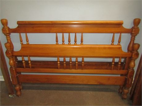 Kling Farm House French Bed Frame with Rails, Full Size, Maple