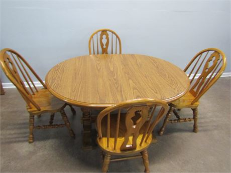 Solid Wood Dinning Room Table With 4 Chairs and 2 Leafs