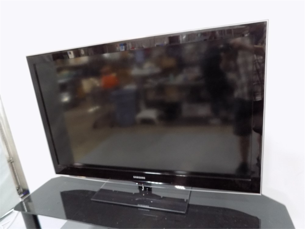 Transitional Design Online Auctions - Samsung LN52B550K1FXZA TV