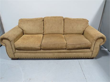 BROYHILL Sofa