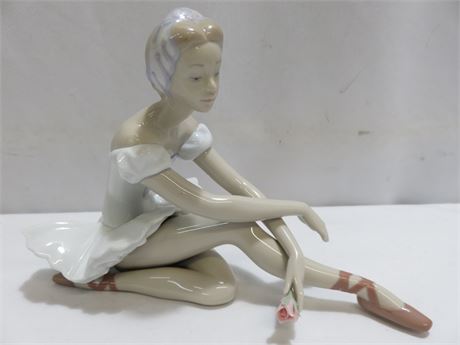 LLADRO "Rose Ballet" Porcelain Figurine