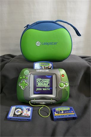 Leapster in a Green Case with Cartridges