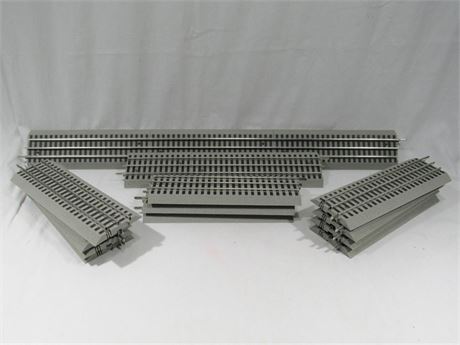 Lionel 3-Rail O-Scale FastTrack - over 12 feet of Track