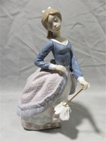 LLADRO "Evita" Figurine