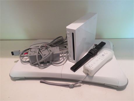 Wii Video Gaming System w/Wii Fit Board
