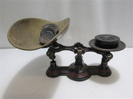 Antique/Vintage 4lbs Cast Iron Balance Scale - Hand-painted