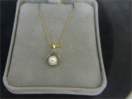 14 Kt Gold Pearl Pendant Necklace