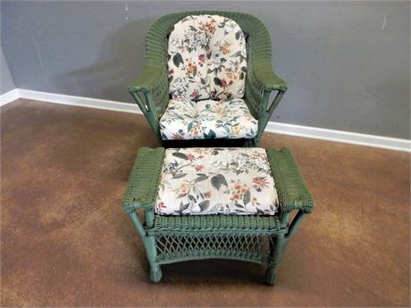 Patio/Sunroom Glider Chair Green Synthetic Wicker Matching Ottoman