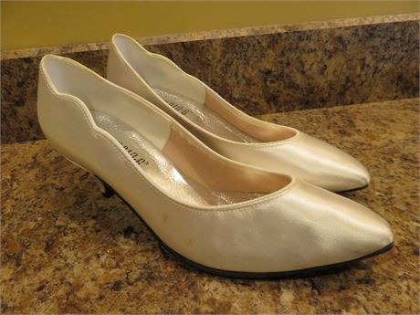 STUDIO 6 Women's White Satin 2-inch Heels - Size 6