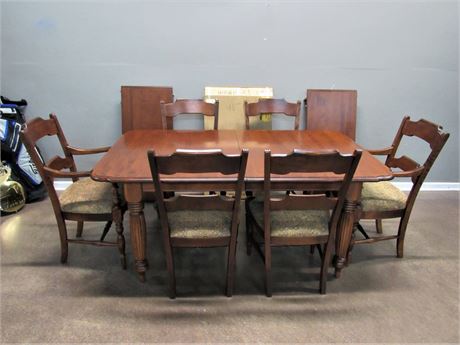 Nichols & Stone Dining Table w/ 6 Chairs & 2 Leaves