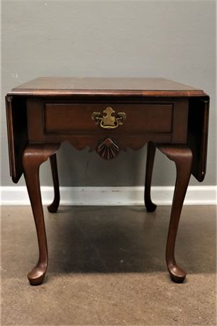 Traditional Dropleaf Table with Cabriole Legs