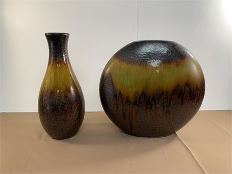 Lot of 2 Glazed Vases
