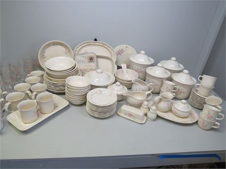 PFALTZGRAFF 91-Piece Tea Rose Collection Stoneware Set