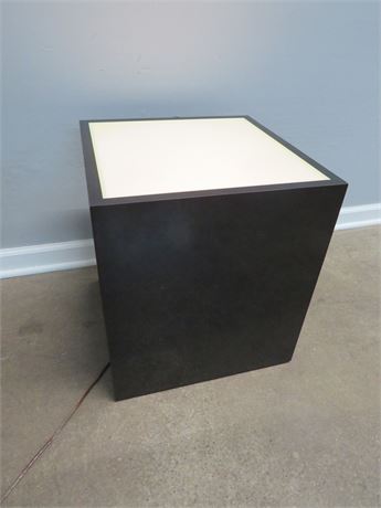Lighted Pedestal Cube