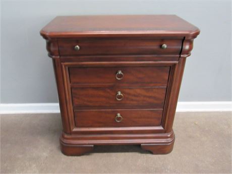 Nice Small 4-Drawer Chest - Like new!