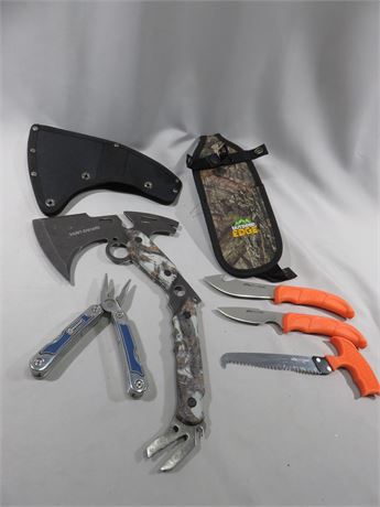 HUNT-DOWN Hunting Survival Axe with WILDSKIN Knives