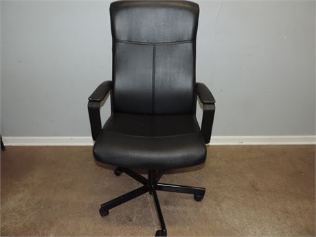 Black Leather Swivel Desk Chair / Wheels
