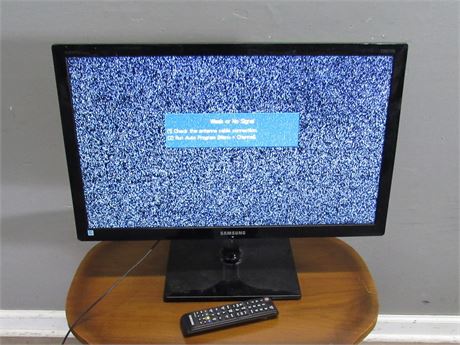 Samsung 24" Flat Panel TV with Remote