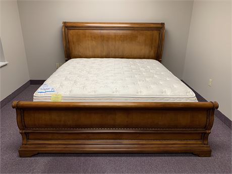 Thomasville Wood Sleigh King Size Bed