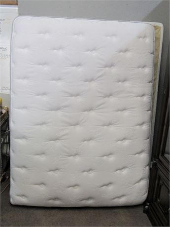 Queen Size Sealy Posturepedic Mattress and Box Spring