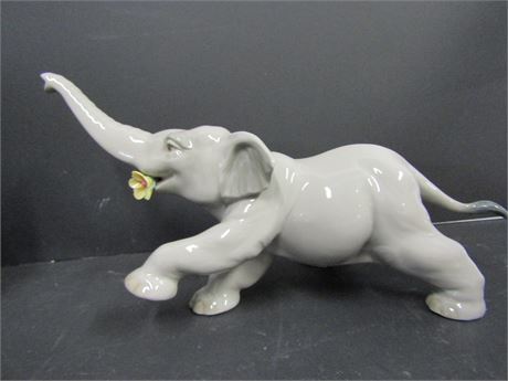 Lladro "Baby Elephant with Yellow Flower"