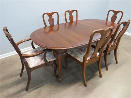 TENNESSEE CHAIR CO. Queen Anne Dining Table Set