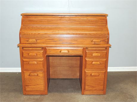Traditional Style Roll Top Desk