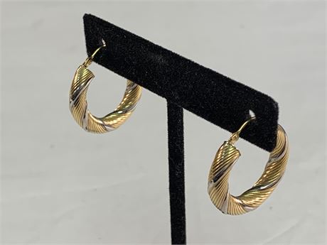 18KT Gold White Texture Hoop Earrings