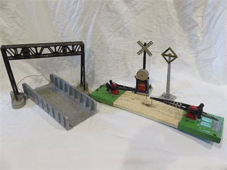 1940s LIONEL Train Crossing Gate + Signs & Signal Bridge