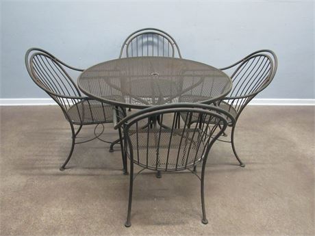 Outdoor/Patio Table and 4 Chairs with Umbrella