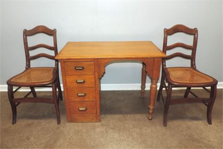 Child Size Kneehole Desk / Cane Chairs