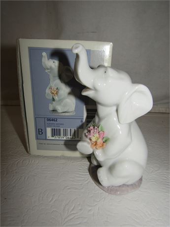 Lladro Figurine #6462 Lucy in Love