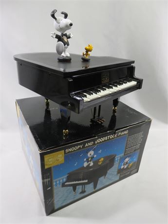 PEANUTS 50th Anniversary Snoopy and Woodstock Animated Piano