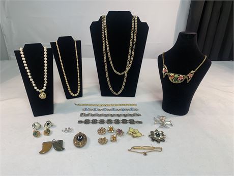 Lot of Vintage Costume Jewelry,MONET,TRIFARI,CORO