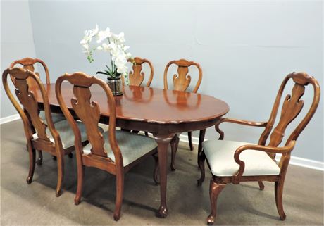 Traditional Dining Table / 6 Chairs / Seven Piece