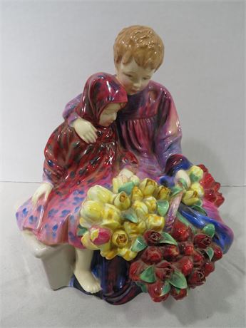 ROYAL DOULTON Flower Sellers' Children Large Figurine