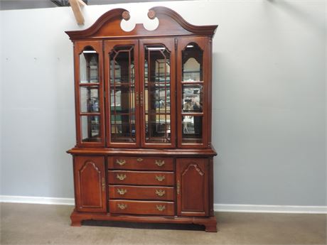 LEXINGTON Cherry Chippendale Style China / Display Cabinet