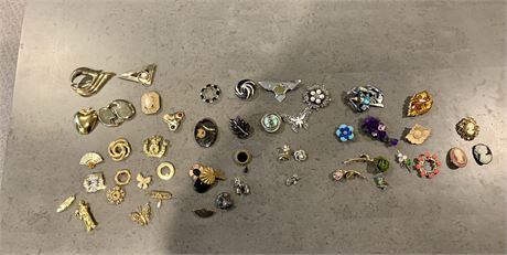 Lot of COSTUME BROOCHES