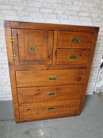 YOUNG-HINKLE Chest Rustic Pine